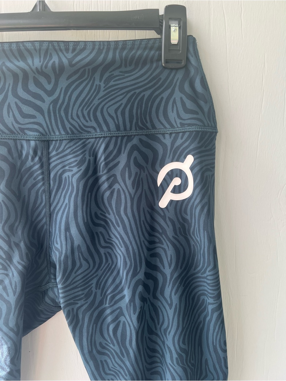 Peloton Cadent High-Rise Reversible Printed Legging (size M) - Picture 5 of 14